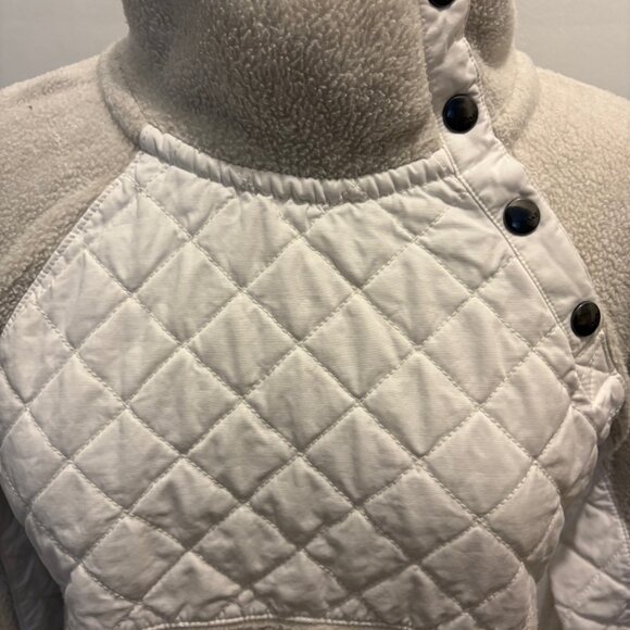 Abercrombie & Fitch asymmetrical snap up sherpa top with quilting in lt grey - Picture 4 of 8